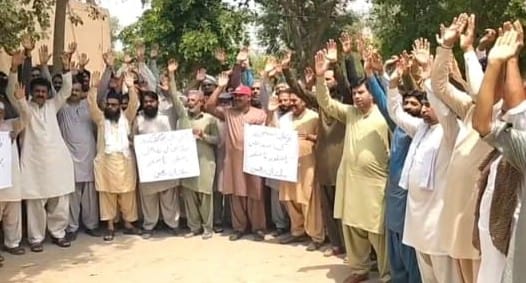 یوٹیلٹی سٹور کارپوریشن کے پانچ ہزار سے زائد ڈیلی ویجز اور کنٹریکٹ ملازمین کو ملازمت سے فارغ کرنے کےخلاف ملک بھر میں احتجاجی  مظاہرے