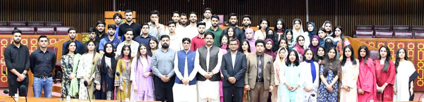 یونیورسٹی آف مینجمنٹ اینڈ ٹیکنالوجی  سیالکوٹ کیمپس کے شعبہ میڈیا کمیونیکیشن اور بین الاقوامی تعلقات کے وفد کا قومی اسمبلی کا مطالعاتی دورہ۔ مشن بنیان المرصوص بارے بریفنگ