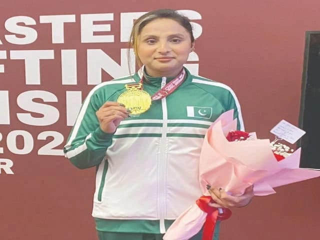پاکستان کی پاور لفٹنگ سسٹرز میں سے ایک معروف نام اور پاور لفٹر سے ویٹ لفٹر بننے والی سائبل سہیل نے تاریخ رقم کردی۔ایشئن ویٹ لفٹنگ ماسٹرز گولڈ میڈل جیتنے والی پہلی پاکستانی خاتون کھلاڑی بن گئیں۔