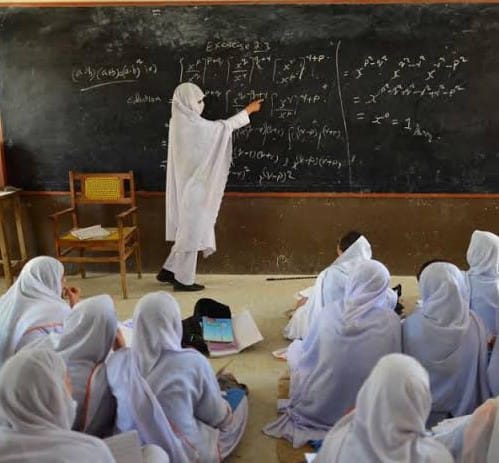 پنجاب حکومت نے پی پی ایس سی امتحانات کے بغیر ہزاروں اساتذہ کو ریگولرائز کرنے کا فیصلہ کر لیا ۔