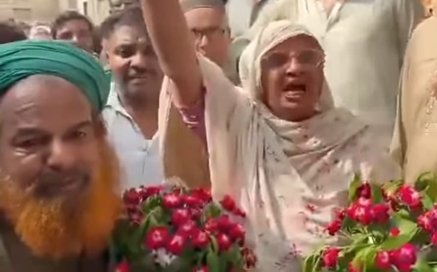 دو بیٹے وطن پر قربان کرنیوالی ماں کا حوصلہ چٹان۔ شہیدوں کی اولاد ہوں ۔ اللہ نے دو بیٹے بھی شہید عطا کیے۔ٹارگٹڈ کلنگ کے شہداء کو پاک سرزمین نے اپنی آغوش میں لے لیا۔