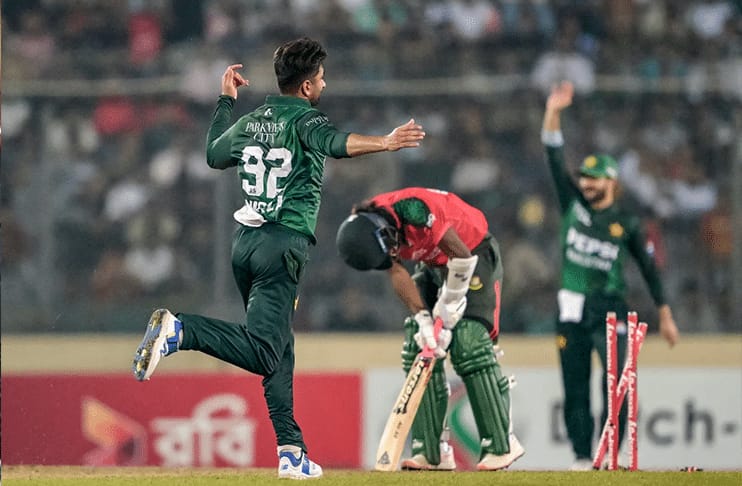 پاکستان سیریز ہارنے کے بعد بنگلہ دیش کو گھٹنوں کے بل لے آیا۔تیسرے اور آخری ٹی 20 میچ میں آؤٹ کلاس کامیابی ۔