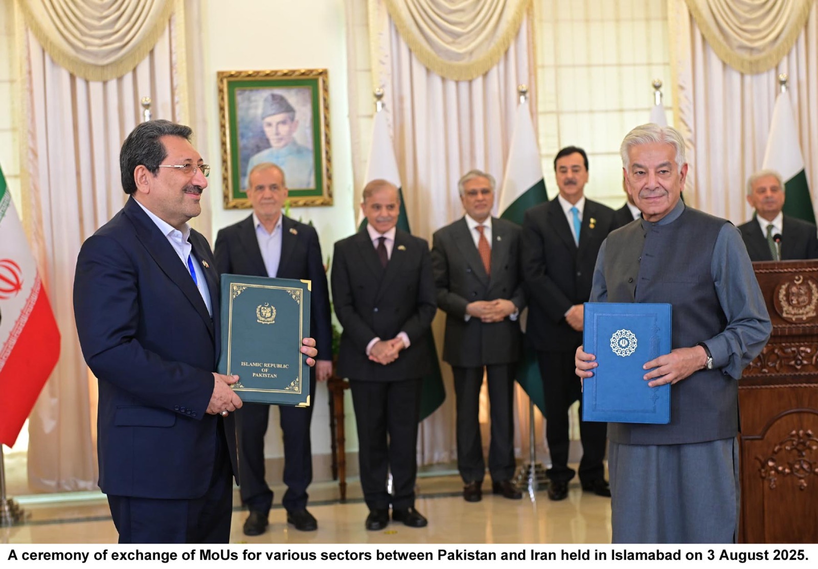 اسلامی جمہوریہ ایران کے صدر اور وزیر اعظم پاکستان کے درمیان ملاقات قیادت، مسلح افواج اور عوامی یکجہتی وحمایت کے عزم کا اعادہ