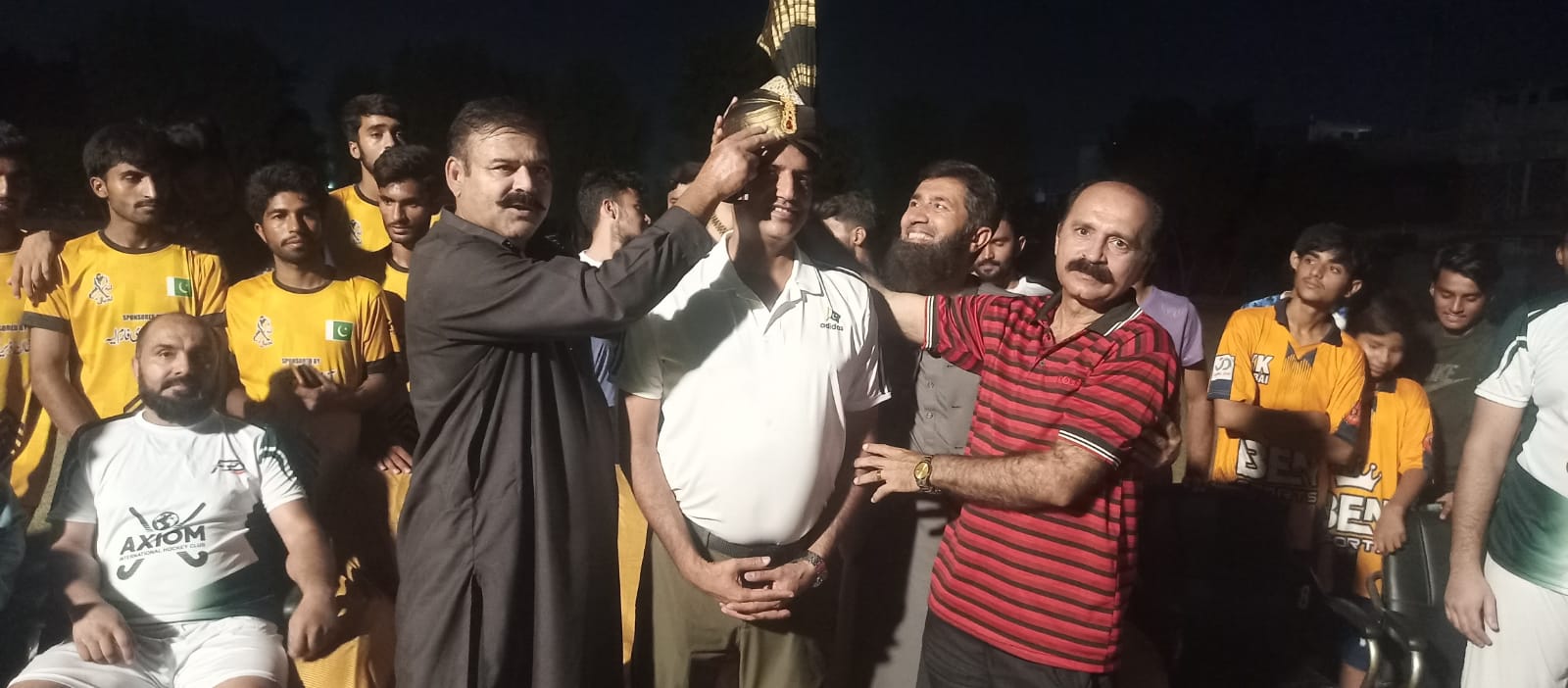 ملتان ہاکٹس کی صدارتی پگ بریگیڈیئر (ر) مسرور کے سر پر سج گئی