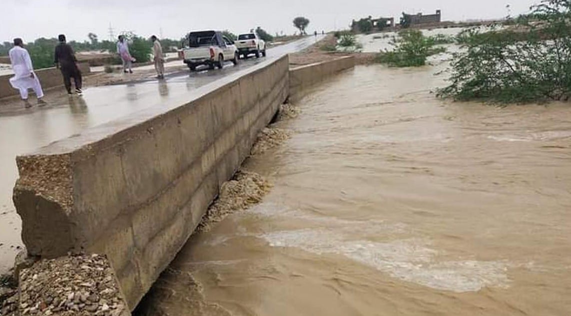 پاکستان کے بڑے دریا  شدید دباؤ کا شکار٬انتہائی اونچی لہروں والا سیلاب  جنوبی پنجاب کی طرف بڑھنے لگ