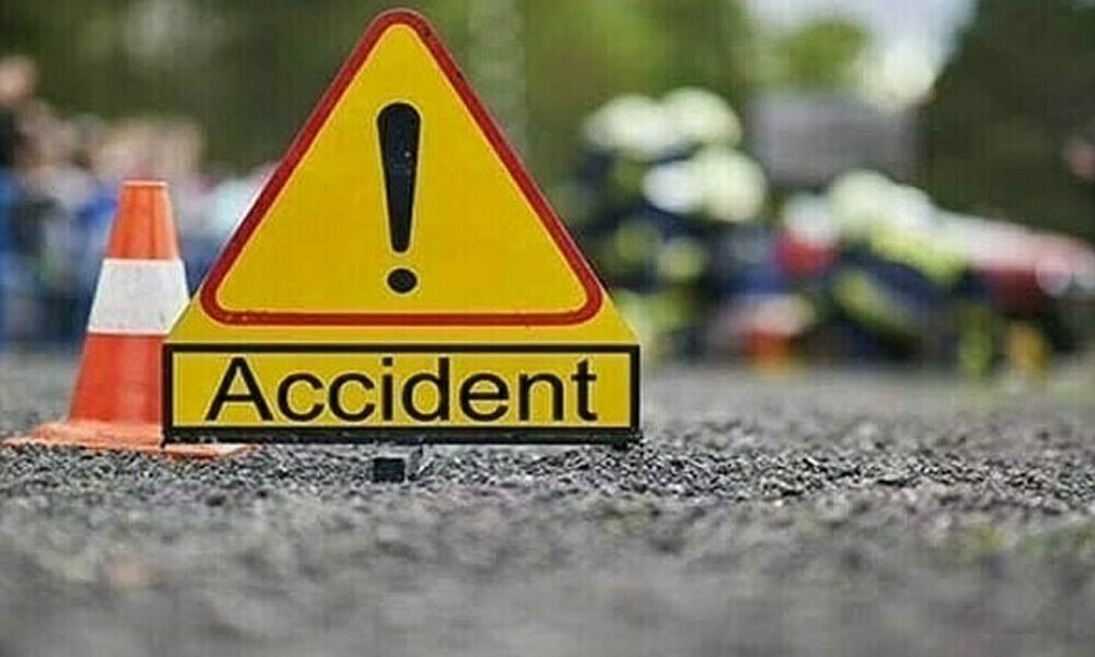 خوشیوں کا سفر غم میں بدل گیا٬ شادی میں شرکت کو جاتے خاندان کا رکشہ ہیوی ٹرک کی زد میں آ گیا 